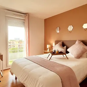 Penthouse De Standing: Vue Paris- 10min De L'aeroport - Parking Gratuit Apartamento